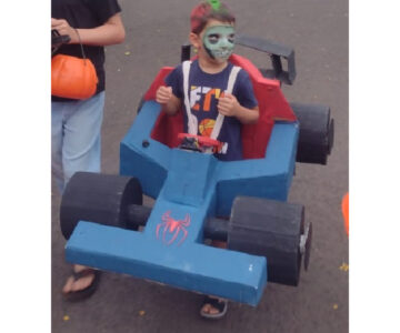 Papercraft Wearable Car